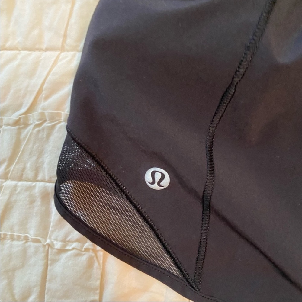 Lulu lemon Hottie hot size 10 2 1/2 inch